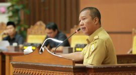 Bupati Kabupaten Tanjab Timur Saat Berikan Tanggapan Atas Pandangan Umum Fraksi DPRD, Rabu (29/03/2023). Foto : bj