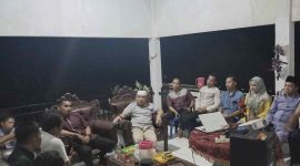 Ketua DPC Partai Demokrat Tanjabtim H. Saipudin Saat Gelar Rapat Evaluasi Bersama Bacaleg Dapil 1,II dan III di sekretariat DPC, Senin (10/4/2023) malam. Foto : bj