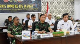 Kasiter Kasrem Kolonel Arm Budi Wahyono dan Pj Bupati Sarolangun Saat ikuti VC Rakornis TMMD ke-116 di Makorem 042/Gapu, Rabu (3/5/23). FOTO : PENREM042