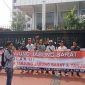 Aliansi Mahasiswa dan Masyarakat Tanjabbar Bersatu Saat Gelar Unjuk Rasa Tolak Pergeseran Tapal Batas Tanjab Barat ke Tanjab Timur di Depan Gedung Kemendagri. FOTO : Ist