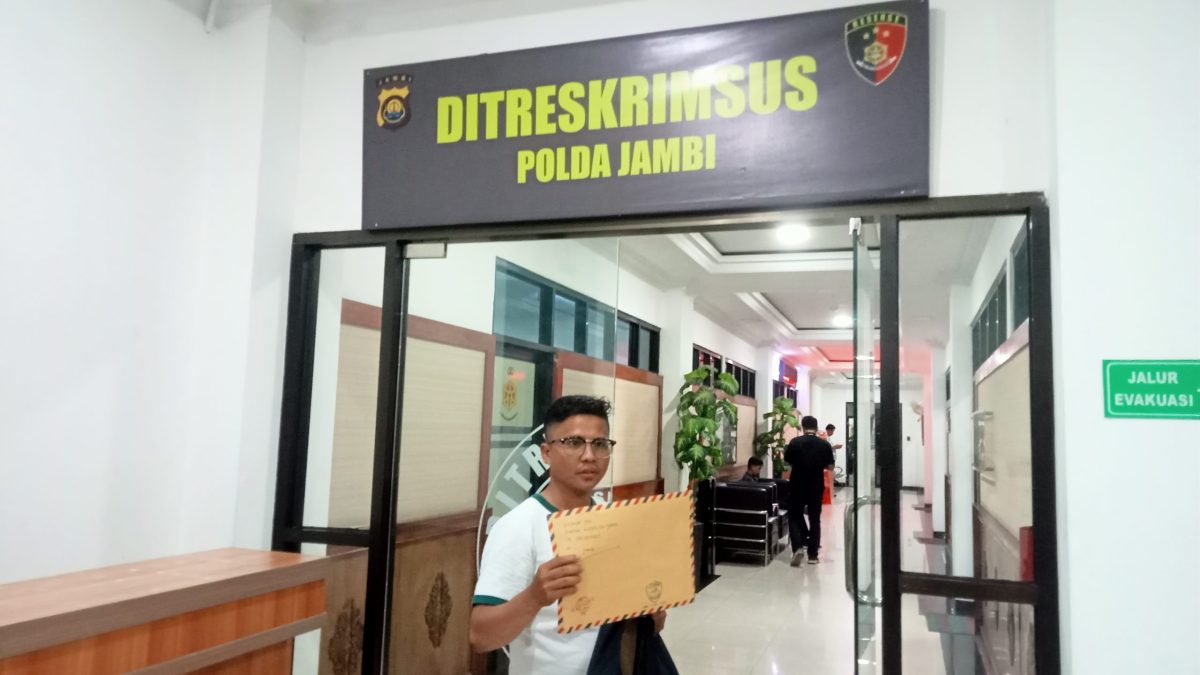 Ketua RLH Dedi Saputra saat Melaporkan ke Dirreskrimsus Polda Jambi, Selasa (08/08/2023). Foto : ist