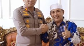 Kapolres Tanjabtim AKBP Heri Supriawan saat Berkunjung ke Kediaman Pribadi Tokoh Masyarakat Tanjabtim H. Saipudin, Kamis (10/08/2023). Foto : bj