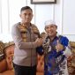 Kapolres Tanjabtim AKBP Heri Supriawan saat Berkunjung ke Kediaman Pribadi Tokoh Masyarakat Tanjabtim H. Saipudin, Kamis (10/08/2023). Foto : bj