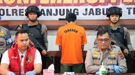 Kapolres Tanjab Timur AKBP Heri Supriawan, SIK, MH saat Konferensi Pers di Aula Sanika Satyawada Polres Tanjab Timur, Rabu (2/8/23). [FOTO : HUMAS RTT]