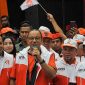 Bakal Calon Presiden Anies Baswedan (tengah) bersama Presiden PKS Ahmad Syaikhu (kanan) menyampaikan sambutan saat kunjungan di Bekasi, Jawa Barat. [FOTO : ANTARA/Fakhri Hermansyah/tempo]