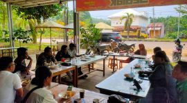 Calon Anggota DPR RI Hj. Ratu Munawaroh saat Diskusi Bersama Insan Pers di Tanjab Timur, Senin (9/10/2023). Foto : bj