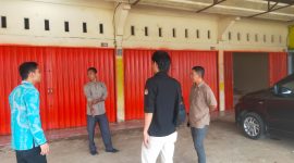 Ketua Bawaslu Tanjabtim Tarmuzi Beserta Komisioner Syakur Rahman Lakukan Pengawasan Kelayakan Gudang Logistik KPU di Talang Babat, Rabu (18/10/2023). Foto : bj