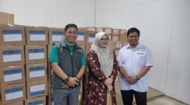Ketua Bawaslu Tarmuzi saat Mengawasi Kedatangan Logistik Pemilu 2024 Digudang Penyimpanan Logistik KPU Tanjabtim, Senin (8/1/2024). Foto : bj 