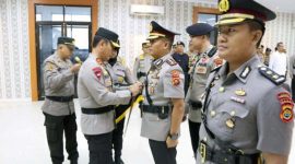 Kapolda Pimpin Upacara Sertijab Kapolres Tanjab Barat AKBP Agung Basuki, S.IK, MM dengan AKBP Padli, SH, S.IK, MH di lantai IV Mapolda Jambi, Senin (19/2/24). FOTO : HMS