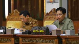 Ketua DPRD, Mahrup, SE saat Memimpin Rapat Paripurna Penyampaian LKPJ Bupati Tanjab Timur tahun 2023, Senin (25/03/2024). Foto : bj