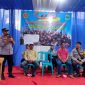 Kapolsek Muara Sabak Barat, IPDA Syapriwal, SE saat Menutup Lomba Balap Perahu Tradisional di Kelurahan Teluk Dawan, Minggu (14/4/2024). FOTO : bj