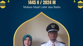 Kades Lagan Ulu, M. Zia Ul Azmi, S.Kom Beserta Istri Mengucapkan Selamat Hari Raya Idul Fitri 1445 H. Foto : ist