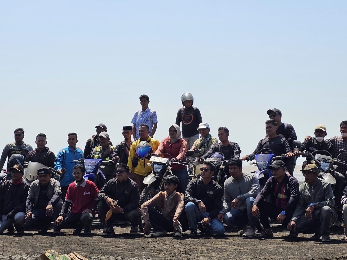 Bacabup Dillah - MT Bersama Rombongan dan Tim Jelajahi Wilayah Tanjab Timur, Rabu (24/7). FOTO : Center