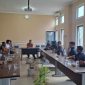Ketua Bawaslu Bersama Ketua Panwascam dan Kasek se-kabupaten Tanjab Timur saat Menggelar Rapat, Sabtu (3/8). FOTO : bj