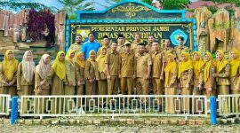Kepala Sekolah Beserta Majelis Guru SMAN 8 Tanjab Timur, Sabtu (10/8/24). FOTO : ist