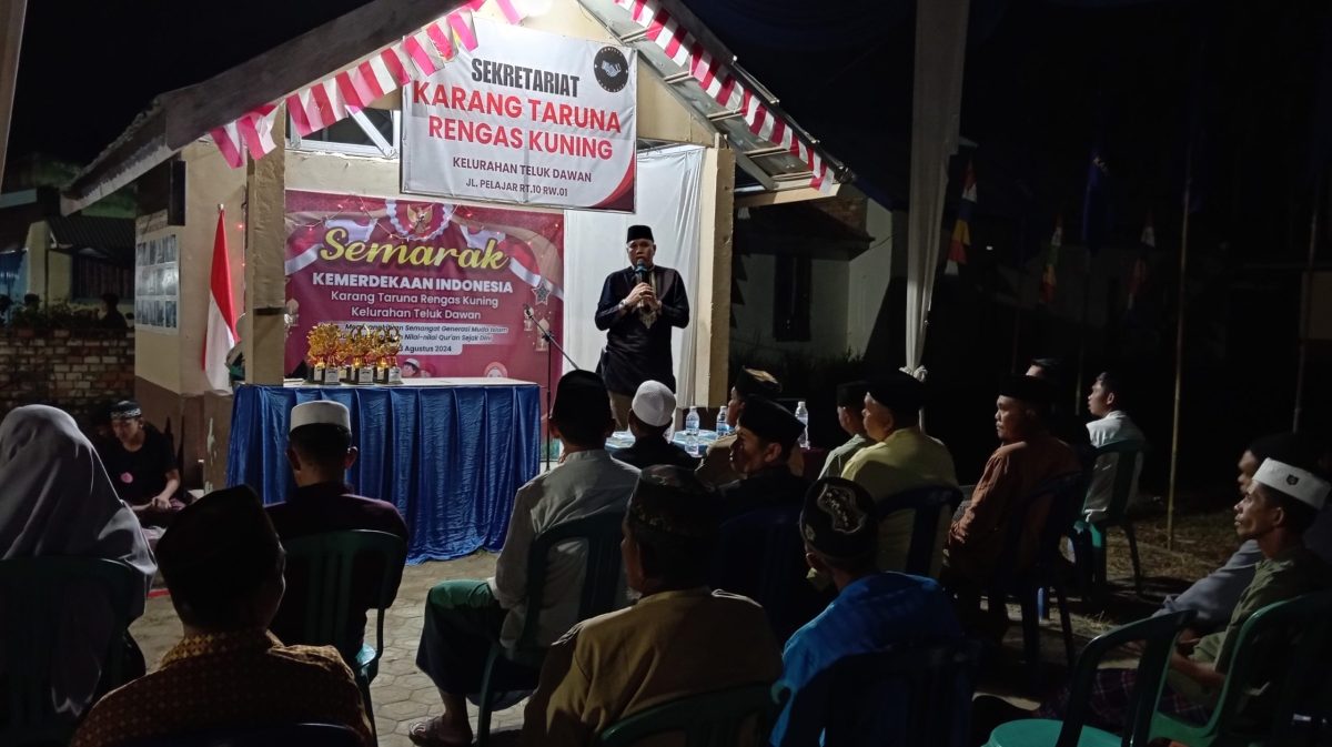 Lurah Teluk Dawan, Wahyu Setiawan saat Menyampaikan Sambutan, Minggu (11/8/2024). FOTO : bj