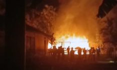BREAKING NEWS : Rumah Nenek 60 Tahun di Muara Sabak Barat Ludes Terbakar
