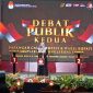 Ketua KPU, Hodijatul Qubro Memberikan Sambutan saat Debat Publik ke-2 Pemilihan Bupati dan Wakil Bupati Kabupaten Tanjab Timur, Jum'at (15/11/2024) malam. FOTO : bj