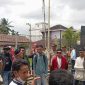 Edy Saripudin saat menyampaikan orasinya didepan kantor PT Petrochina International Jabung Ltd, Kamis (30/01/2025). FOTO : bj