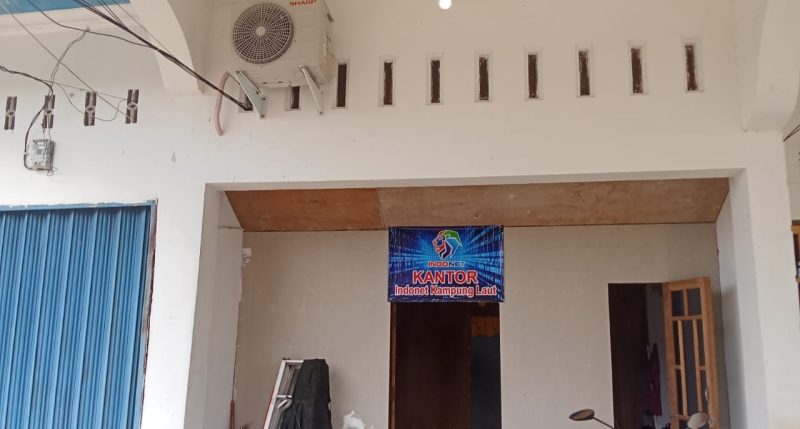 Kantor Penyedia Jaringan Internet (Indonet) di Kecamatan Kuala Jambi.