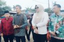 Foto: Bupati Dillah Bersama Anggota DPR RI Edi Purwanto Tinjau Jalan Rusak di Kecamatan Muara Sabak Timur, Sabtu (18/4/26).