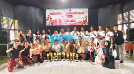 Kepsek M. Tahang saat Foto Bersama Guru Pendamping dan Siswa-siswi Peserta FLS3N SMAN 8 Tanjab Timur, Rabu (13/5/26). Foto: Brita Jambi.