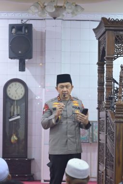 Subuh Keliling di Masjid Jami Ass’adah, Kapolda Jambi Ajak Masyarakat Jaga Kamtibmas